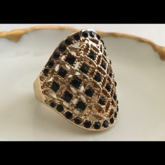 NWT Gold ‘Maya’ Ring - Picture 3 of 3